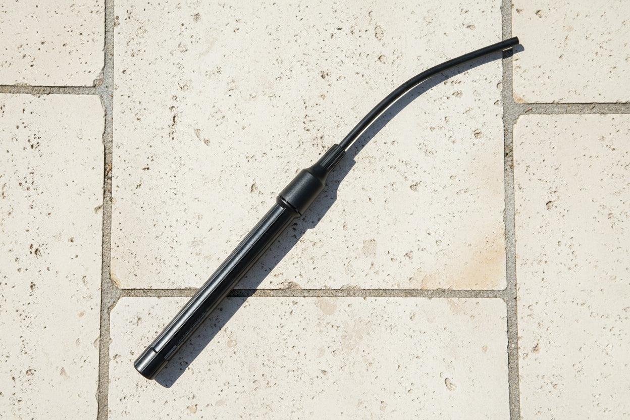 Cartridge housing and flexible end tube photographed from above