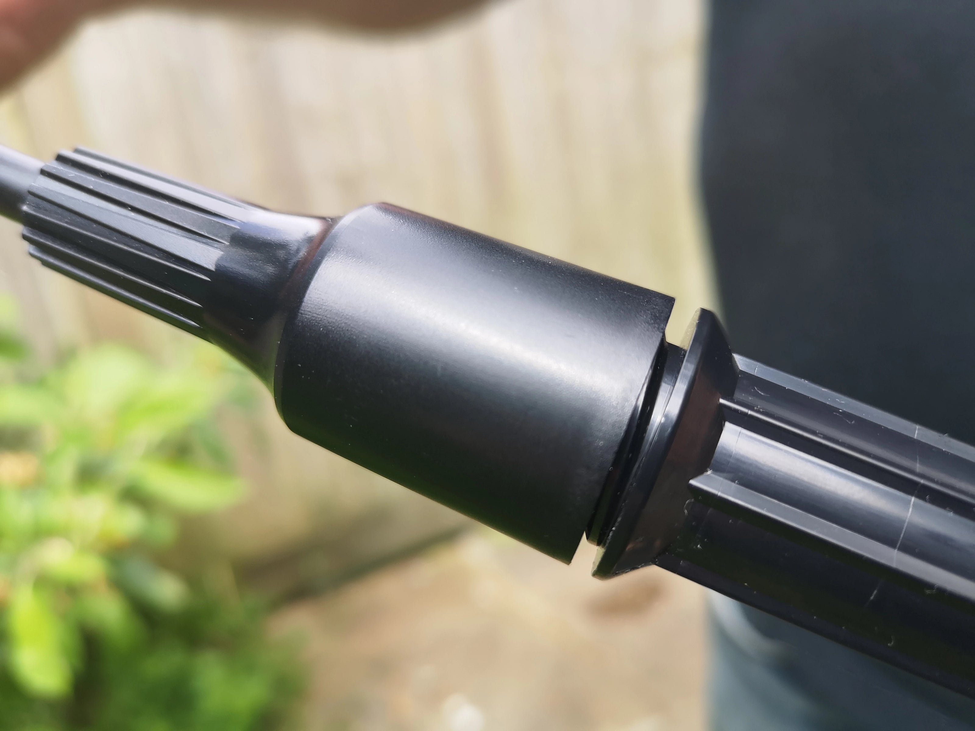 <strong>Why is there a gap between the cartridge housing and the end cap?</strong>